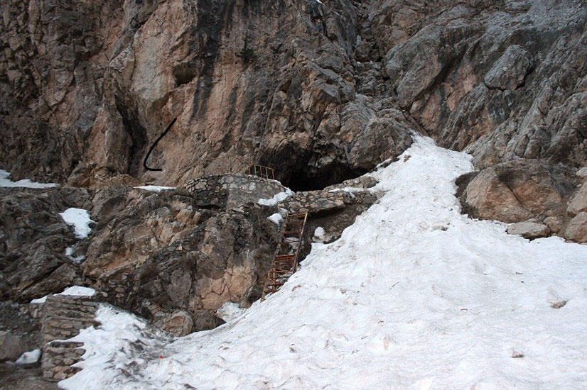 غار یخ مراد، گچسر، ایران